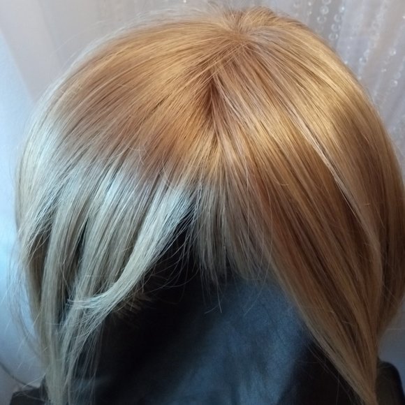 Taylor Swift Style Golden Blonde Wig- New In Box - Picture 8 of 15